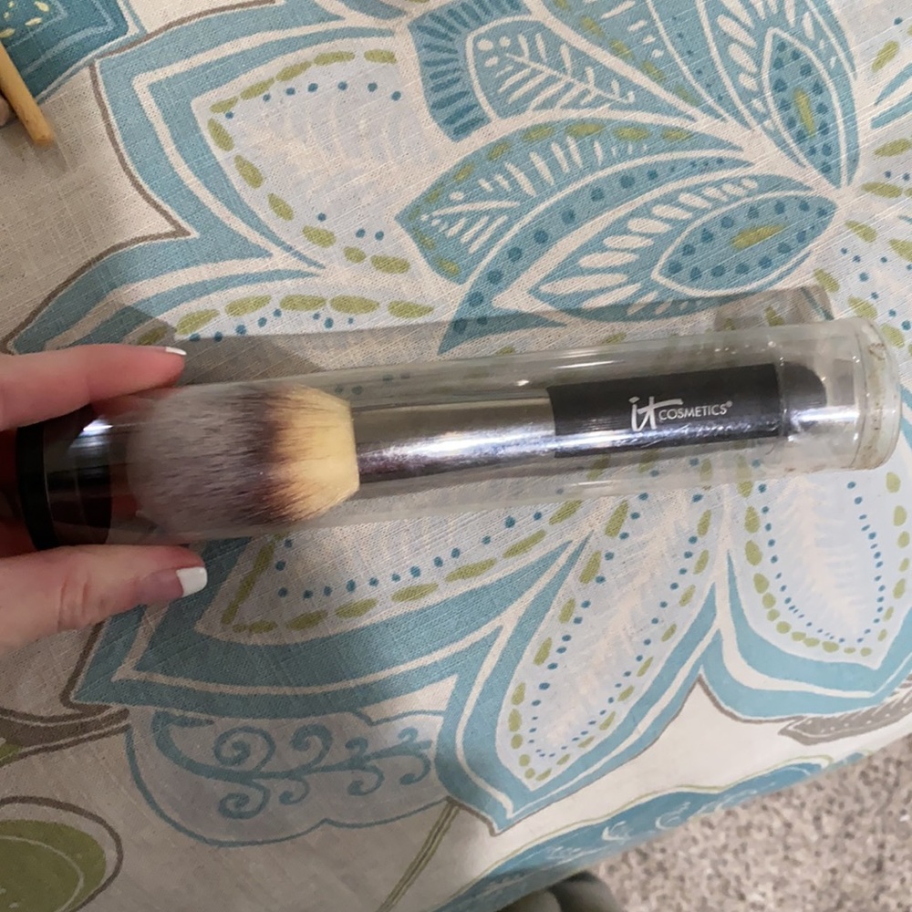 Makeup Brushes Bundle With It Cosmetics Pouch - image 5